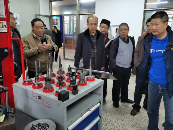 说明: C:\Documents and Settings\Administrator\桌面\86校友返校新闻稿+照片\86校友返校\QQ图片20191123153556.jpg