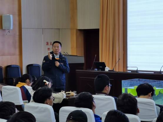 说明: C:\Documents and Settings\Administrator\桌面\吉爱红教授讲座\吉爱红1\吉爱红IMG_20191107_162743_看图王(1).jpg