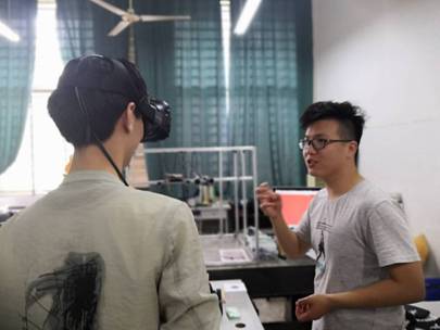 说明: C:\Users\chenzhong2015\Desktop\新闻素材\新闻素材\VR虚拟现实体验.jpg